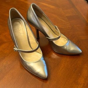 Women’s metallic silver shoes